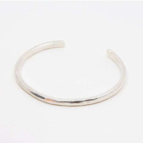 Hedvig Sommerfeldt - Armring Hamret Sølv - Norway Designs